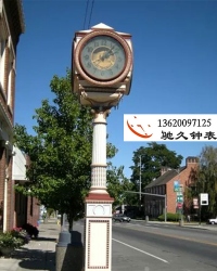 适合在户外街头摆放的塔钟