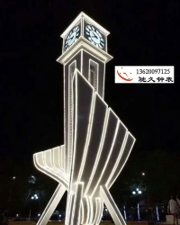 夜晚发光准时报时塔钟